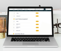 Een laptop staat op een tafel met een schermafbeelding van een deel van het overzicht van de Van Dale E-learning Correct Nederlands
